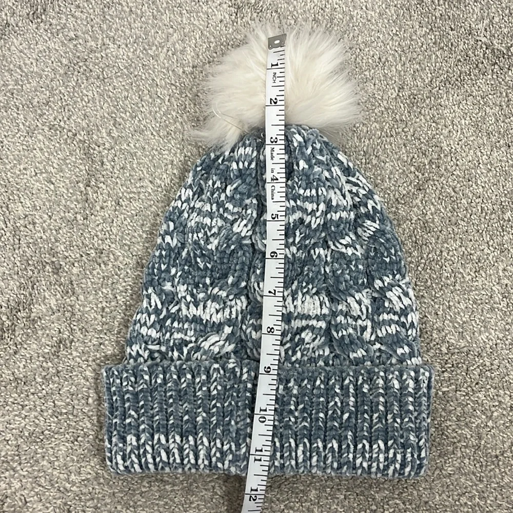 New Kohl's Blue, White Knit Beanie Winter Cap